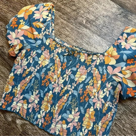 {Aerie} Floral Short-Sleeve cropped top - Picture 4 of 4